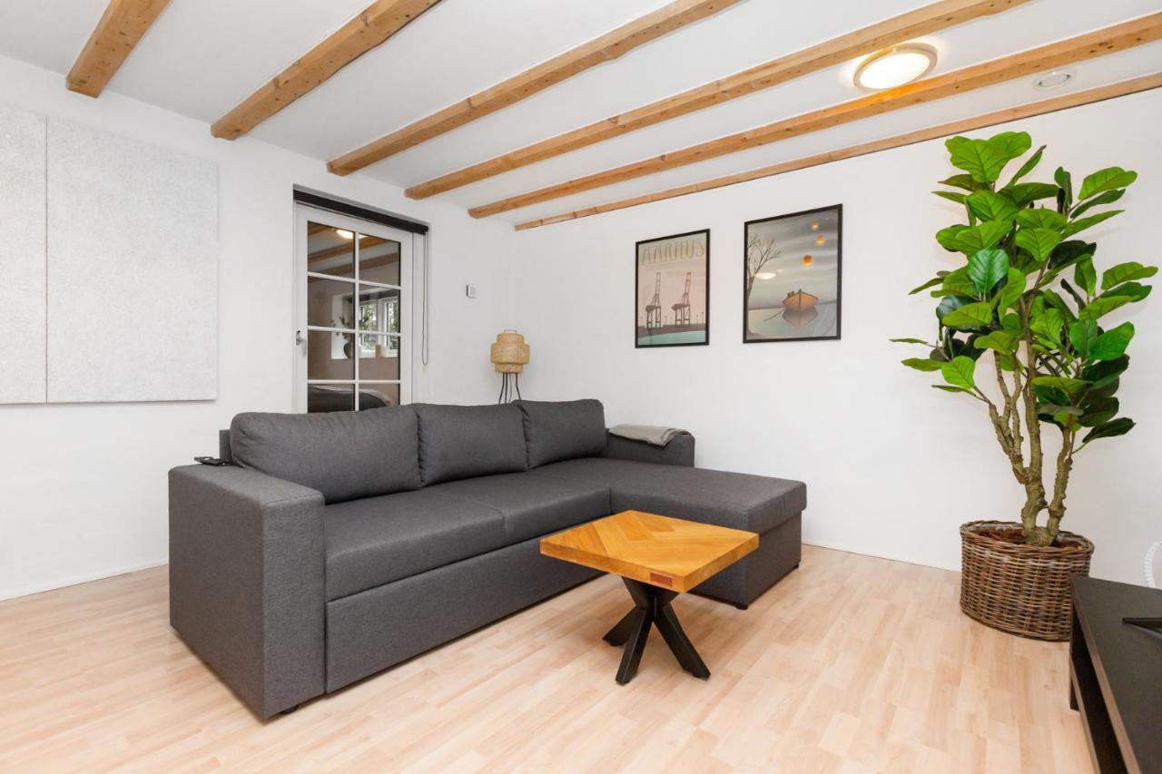Moderne & Fuldt Udstyret Lejlighed M.Plads Til 4 Hojbjerg Екстер'єр фото